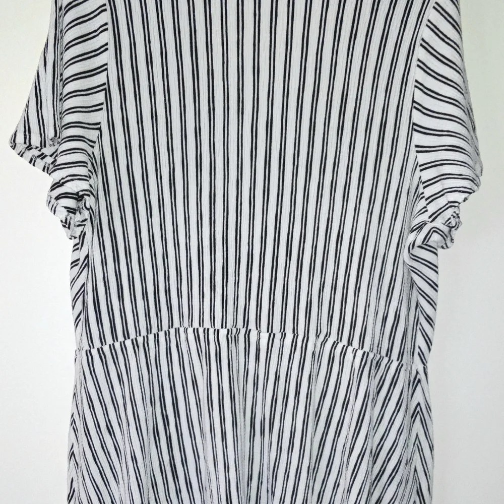 Lane Bryant 22-24 wrap v-neck short sleeve gathered waist striped top